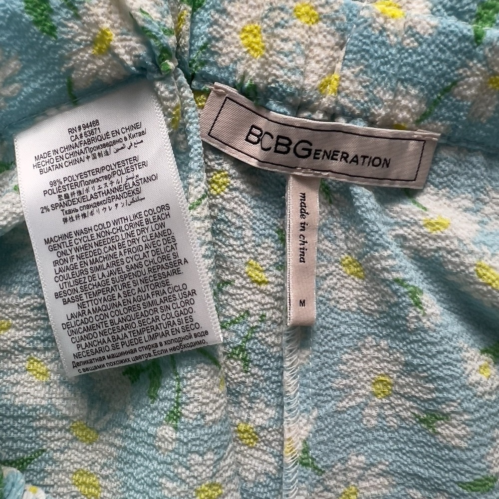 BCBGeneration Retro Daisy Garden Knot Front Crop Top & Shorts Medium Cottage NEW - Picture 4 of 10